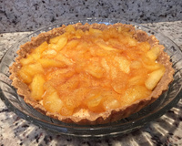 Torta de maçã caramelizada com castanha-do-pará e mousse de leite condensado cozido