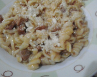 Macarrão expresso com calabresa e cenoura