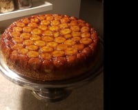 Bolo invertido de banana caramelada de liquidificador