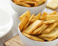 Salgadinho de massa de pastel na airfryer é o petisco crocante mais rápido de fazer quando tem visitas em casa