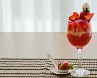 Gelatina ao creme com morangos