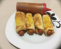 Enrolado de salsicha no pão de forma