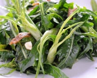 Esse é o vegetal que os italianos comem na salada: é crocante, ajuda na digestão e muito fácil de preparar