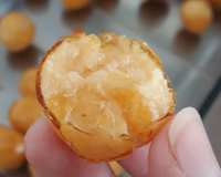 Bala de coco caramelizada (bala baiana ou bala de ovo)