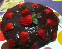 Bolo de chocolate com recheio de bicho de pé