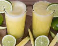 O jeito certo de fazer limonada alemã: o truque para bater o limão com casca e não amargar