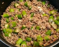 Carne moída com quiabo