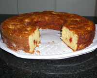 Bolo de fubá com goiabada
