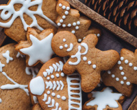 Esses biscoitinhos de mel e canela já são tradição de todo Natal na minha casa: meus filhos adoram!