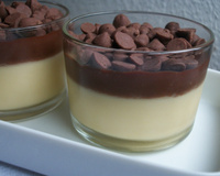 Mousse de maracujá com cobertura de chocolate