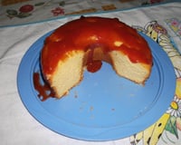 Bolo de milho com calda de goiabada