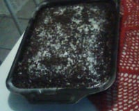 Bolo de chocolate e calda de chocolate