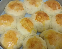 Pão de batata recheado com mortadela