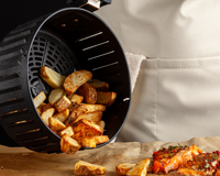 Como limpar a air fryer? Veja 3 acessórios que vão te ajudar a limpar a fritadeira