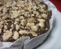 Bolo brownie com nozes