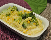 Macarrão com brócolis ao molho branco