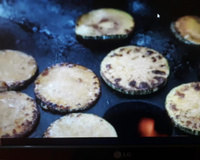 Abobrinha grelhada ao molho de pimenta defumada 