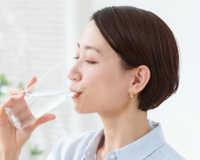 Por que os chineses bebem água quente: vale a pena adotar esse hábito?