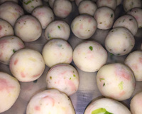 Bolinho de arroz com batata recheado de queijo