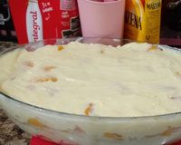 Pavê de pêssego com bolacha de champanhe