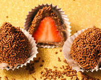 Bombom de brigadeiro com morango