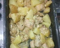 Coxa de frango assada com batatas