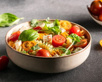 Salada de macarrão crocante como você nunca viu: receita rápida para uma refeição completa e deliciosa