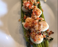 Vieiras grelhadas com aspargo