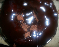 Bolo de chocolate com cobertura surpresa (sem ovos)