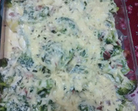 Batata gratinada com brócolis e bacon