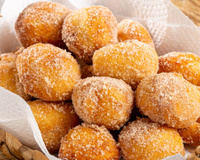 Se está chovendo, é claro que eu faço essa receita de bolinho de chuva sem glúten e sem leite para a família!