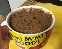 Bolo simples de caneca de micro-ondas