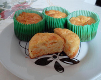 Bolinho de cenoura com queijo (cupcake salgado)