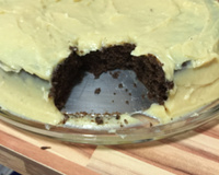 Bolo de Oreo com cobertura de leite em pó