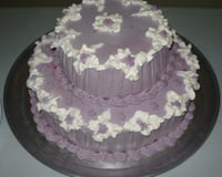 Bolo trufado com morangos com dois andares para festas