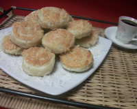 Enroladinho de coco com massa folhada