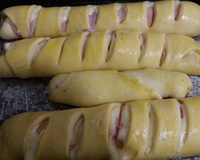 Pão recheado com presunto e queijo