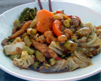 Yakissoba Koyama misto (carne, frango e legumes)