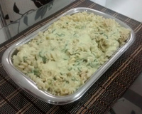 Macarrão com rúcula ao molho branco