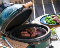 Nem grelha nem braseiro: a nova maneira de fazer churrasco em varandas e terraços, mais fácil e rápida