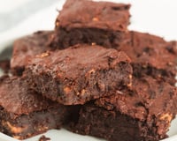 Não leva açúcar nem farinha, mas esse brownie surpreende pela textura e pelo sabor intenso