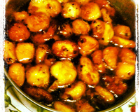 Gulab Jamun (bolinho de leite indiano, mergulhado em água de rosas)