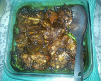 Coxas e sobrecoxas assadas no micro-ondas