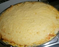 Torta cremosa de arroz com recheio de camarão