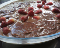 Bombom de morango na travessa