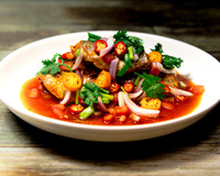 Sardinha ao forno com batata, cebola e tomate