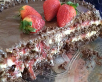 Bolo de chocolate com morango