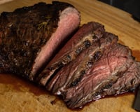 Descobri no TudoGostoso qual é a melhor carne para surpreender todo mundo no churrasco: não é picanha nem alcatra e os açougueiros também recomendam