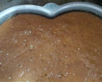 Bolo com pedaços de abacaxi na massa