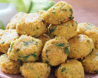 Já que o jogo é no meio da semana, melhor não exagerar: o bolinho de arroz verde do TudoGostoso é a escolha perfeita